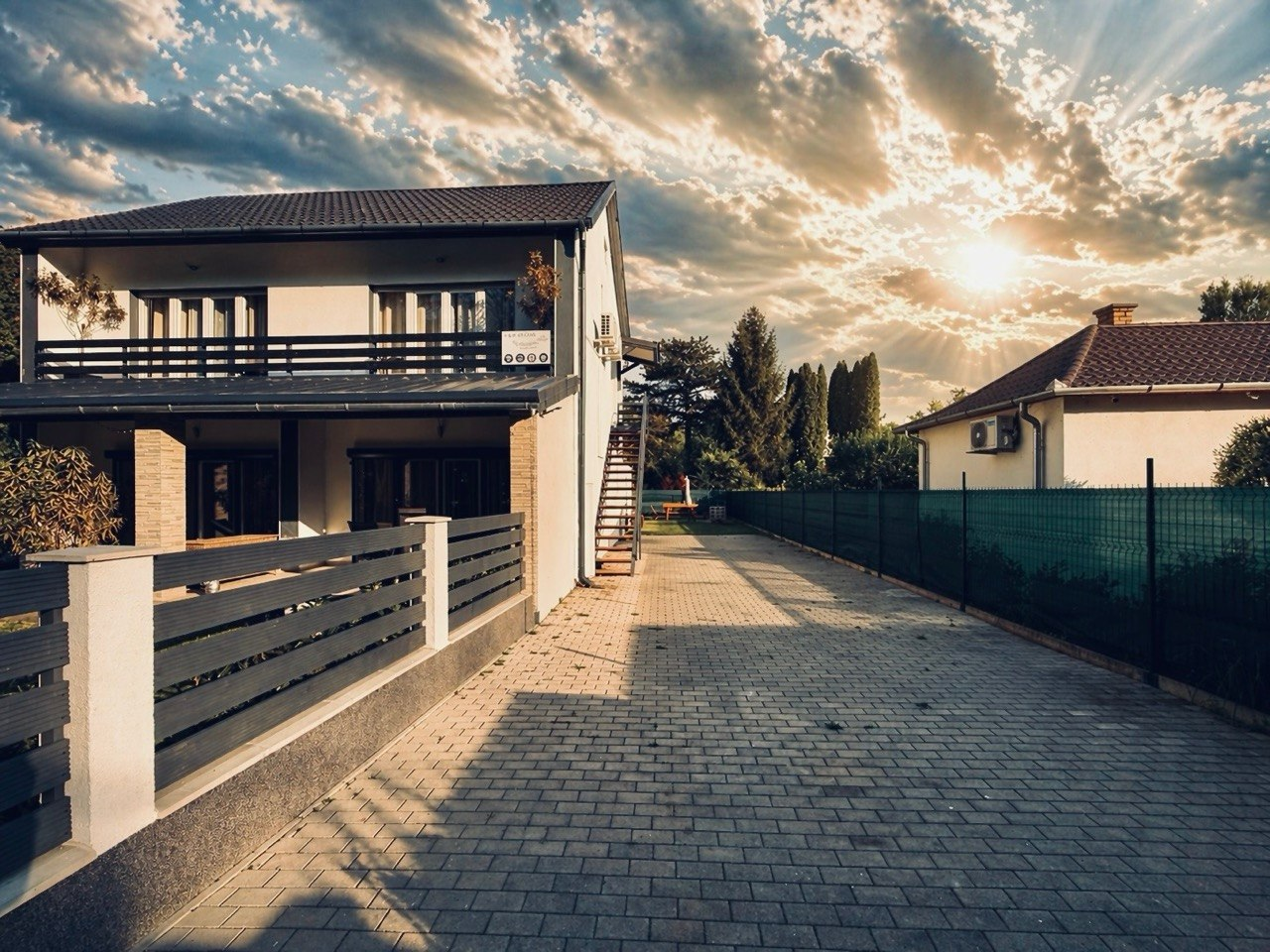 Kültér & Parkolás