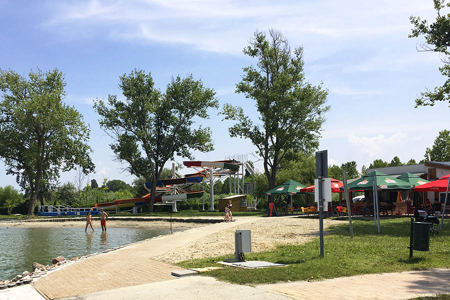 Balatonföldvár strand és vízi csúszdák